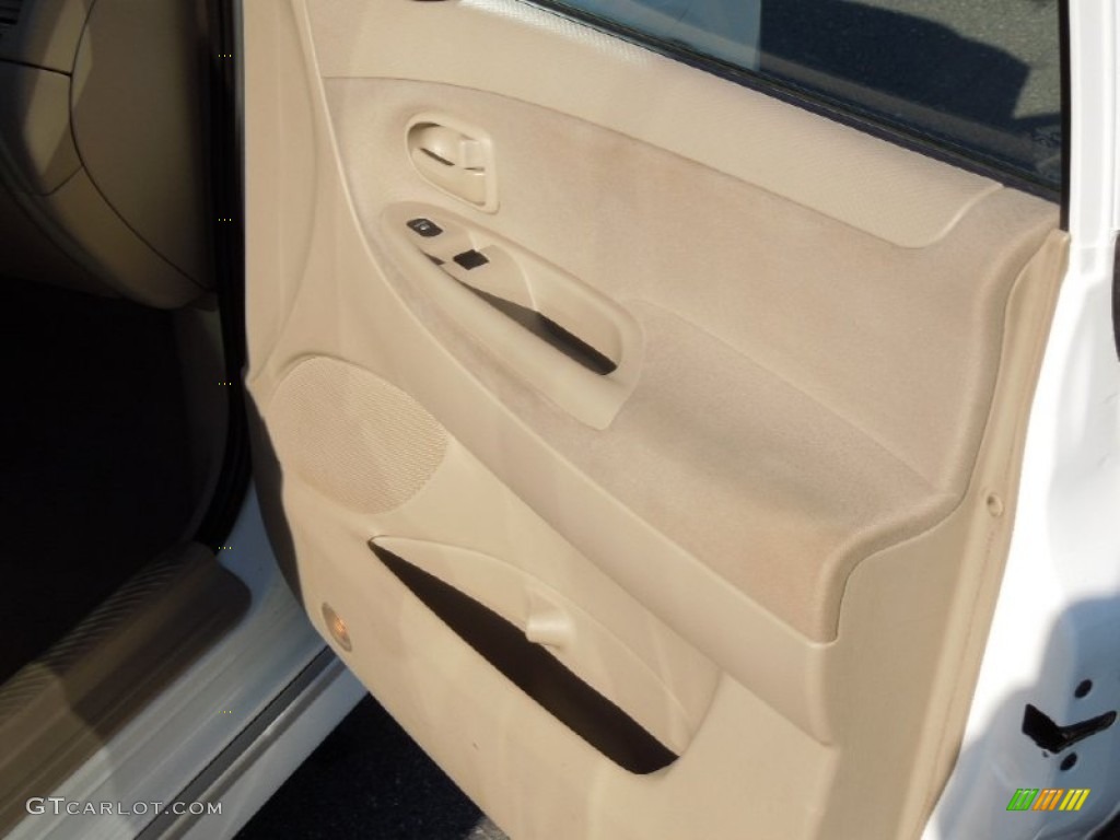 2006 MPV LX - Rally White / Beige photo #23