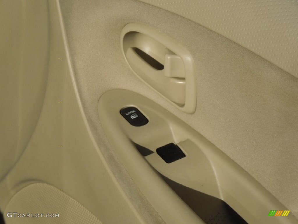 2006 MPV LX - Rally White / Beige photo #24