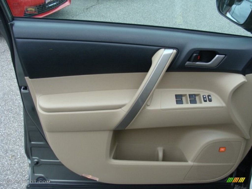 2012 Toyota Highlander SE 4WD Sand Beige Door Panel Photo #74231399