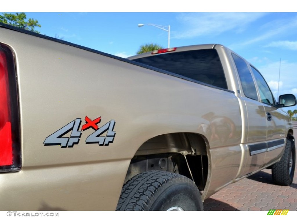 2004 Silverado 2500HD LT Extended Cab 4x4 - Sandstone Metallic / Tan photo #17