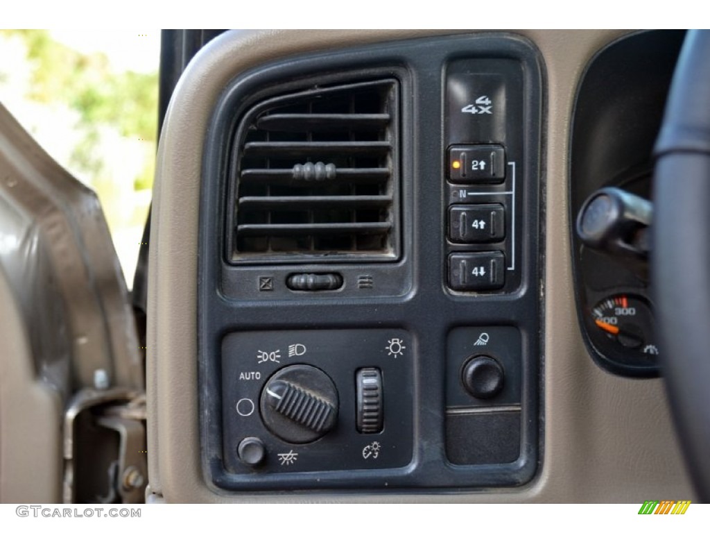 2004 Chevrolet Silverado 2500HD LT Extended Cab 4x4 Controls Photo #74237027