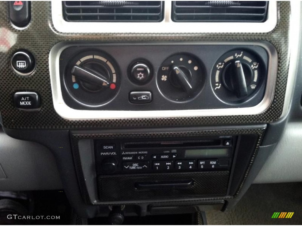 2001 Mitsubishi Montero Sport 3.5XS 4x4 Controls Photo #74237984