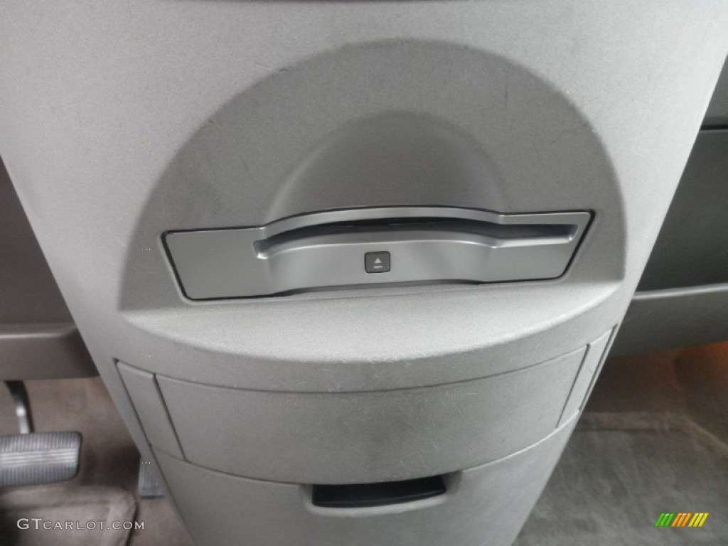 2004 Quest 3.5 S - Coral Sand Metallic / Gray photo #12