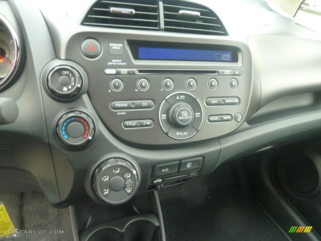 2013 Honda Fit Sport Controls Photo #74242065
