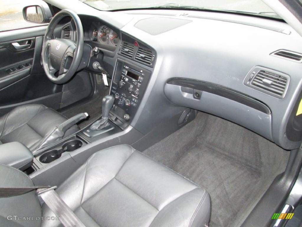 2004 Volvo V70 2.5T Graphite Dashboard Photo #74242157