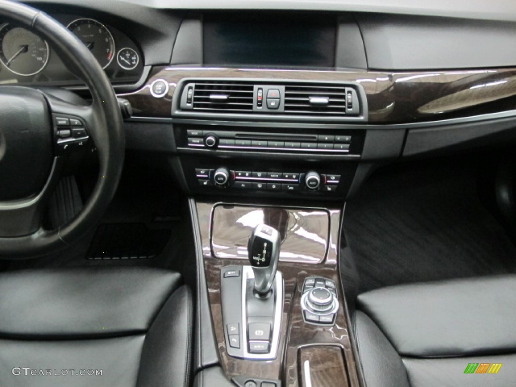 2011 BMW 5 Series 550i xDrive Sedan Controls Photo #74242455