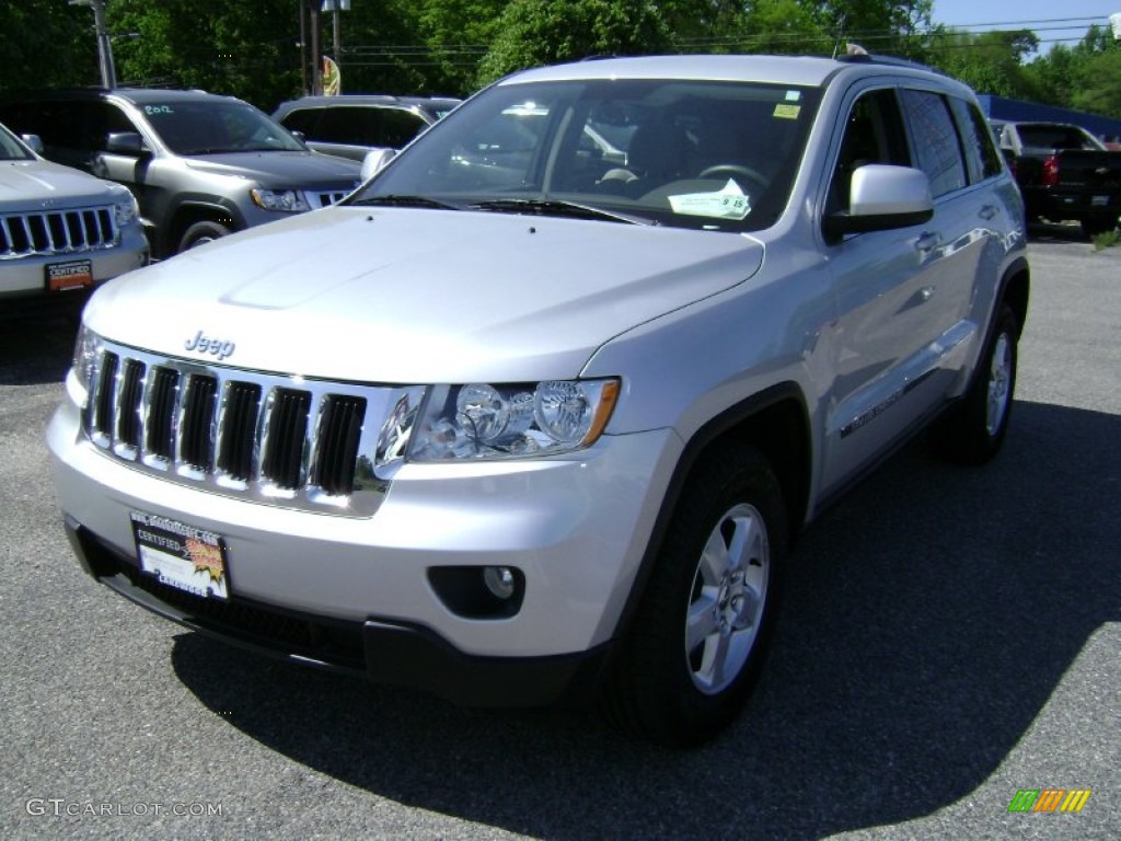 2011 Grand Cherokee Laredo 4x4 - Bright Silver Metallic / Dark Graystone/Medium Graystone photo #1