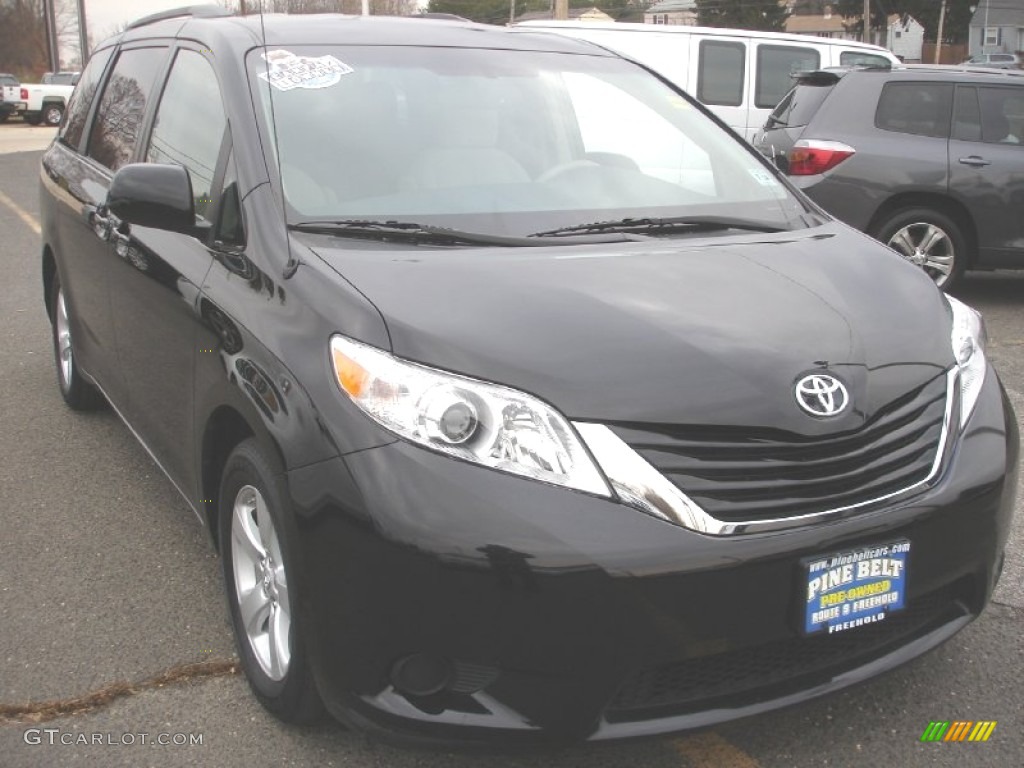 2011 Sienna LE - Black / Light Gray photo #3