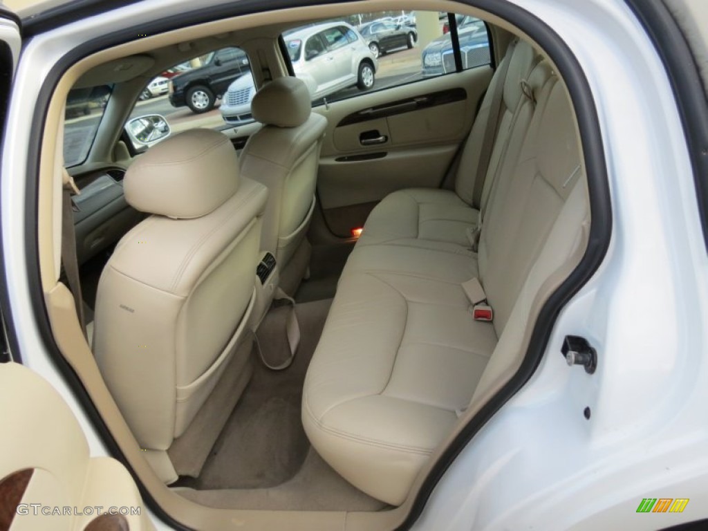 Light Parchment Interior 2002 Lincoln Town Car Cartier Photo #74257351