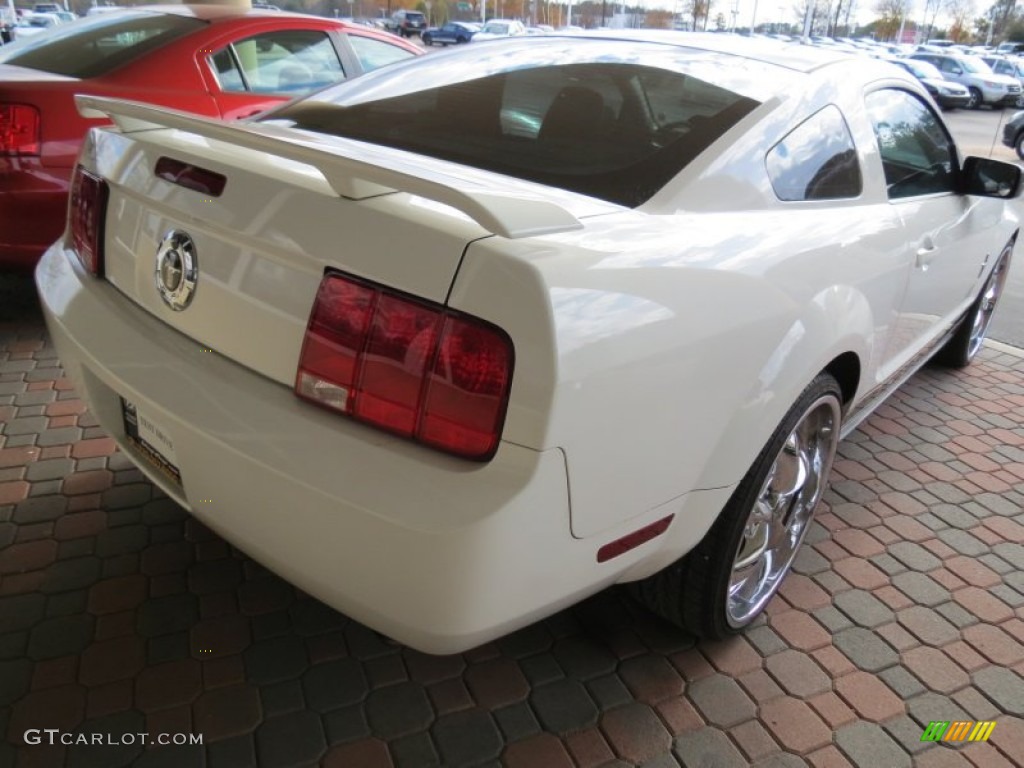 2006 Mustang V6 Premium Coupe - Performance White / Light Graphite photo #3