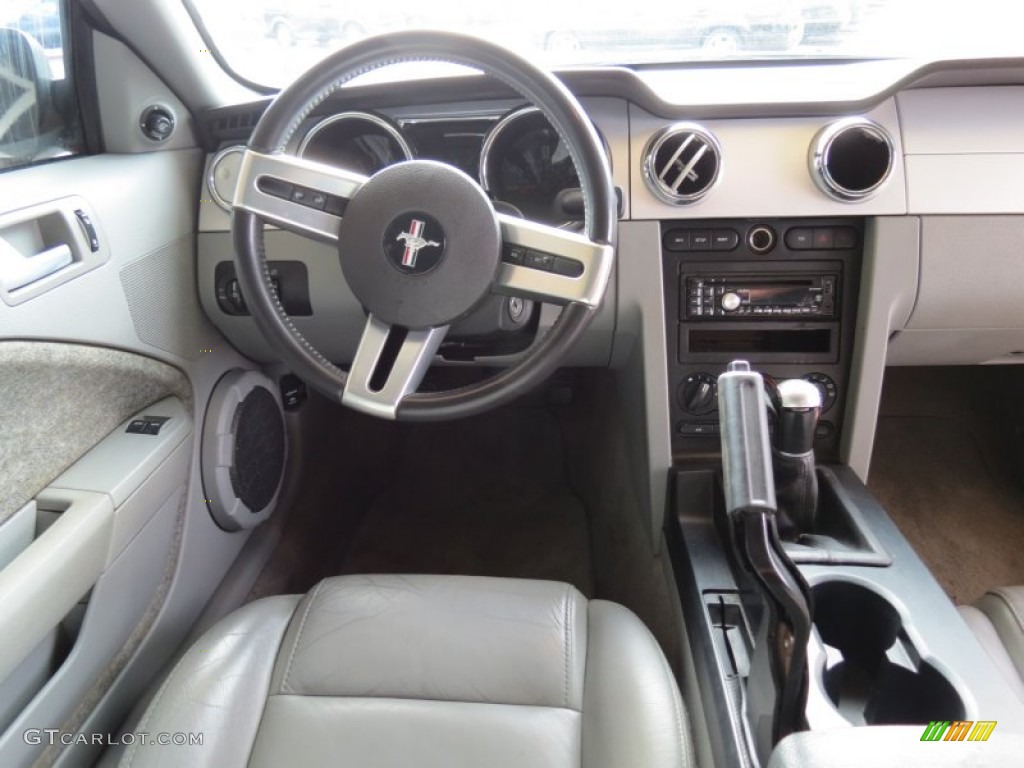 2006 Mustang V6 Premium Coupe - Performance White / Light Graphite photo #10