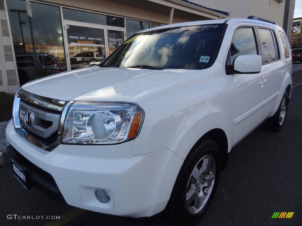 Taffeta White Honda Pilot
