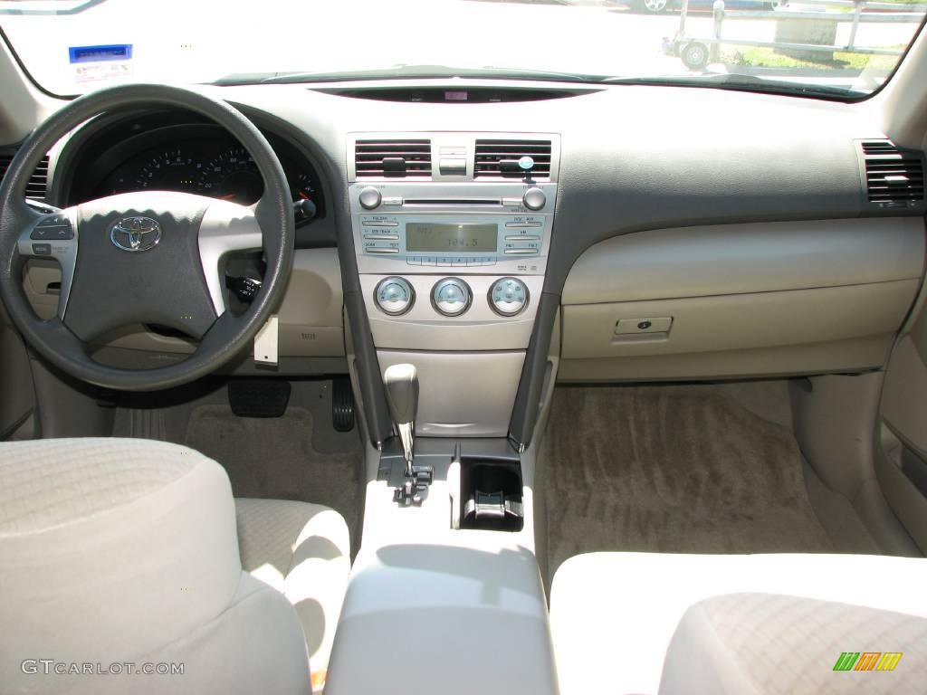 2007 Camry LE - Desert Sand Mica / Bisque photo #13