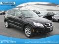 Deep Black Metallic - Tiguan SE Photo No. 5