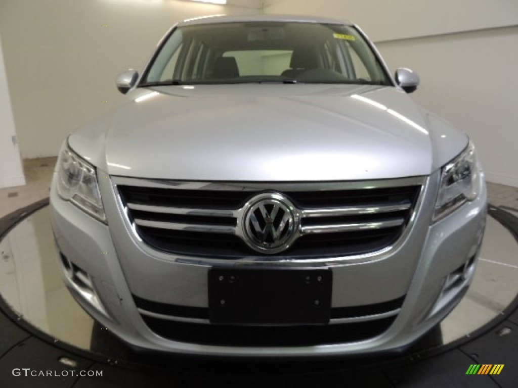 2011 Tiguan S 4Motion - Reflex Silver Metallic / Clay Gray photo #2