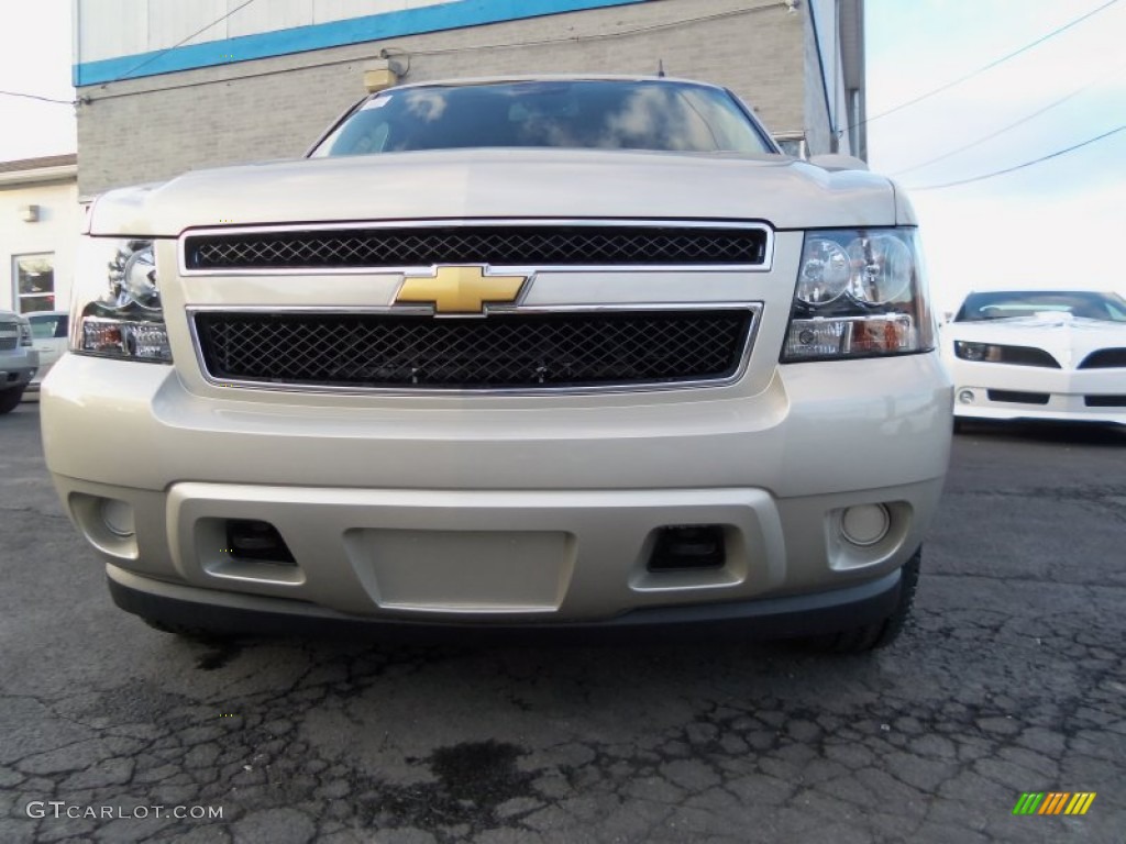 2013 Suburban 2500 LS 4x4 - Champagne Silver Metallic / Light Cashmere/Dark Cashmere photo #5