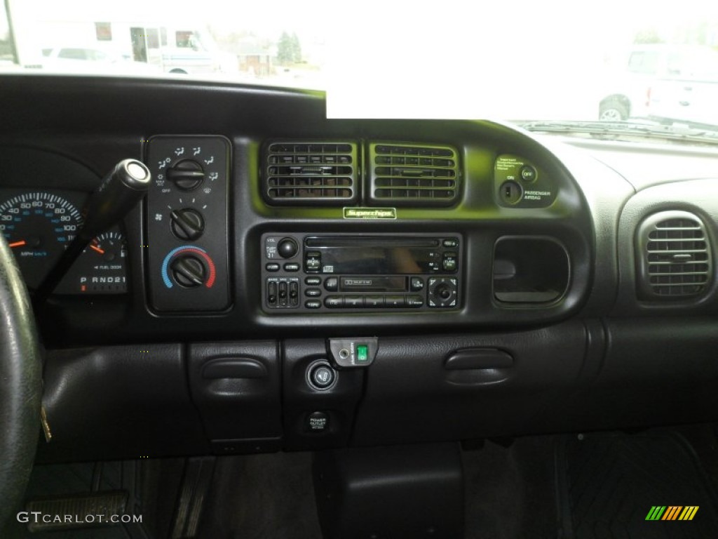 2001 Ram 2500 SLT Quad Cab - Bright White / Mist Gray photo #26