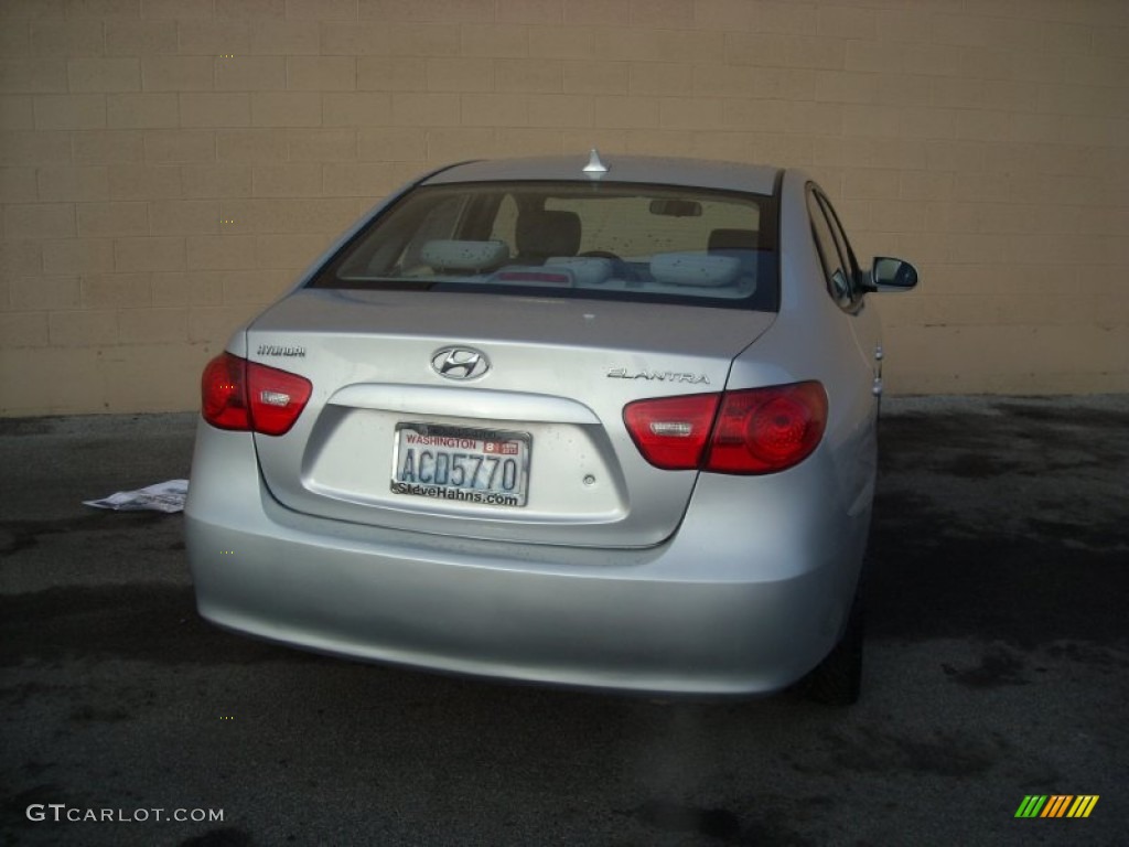 2009 Elantra SE Sedan - Quicksilver / Gray photo #11