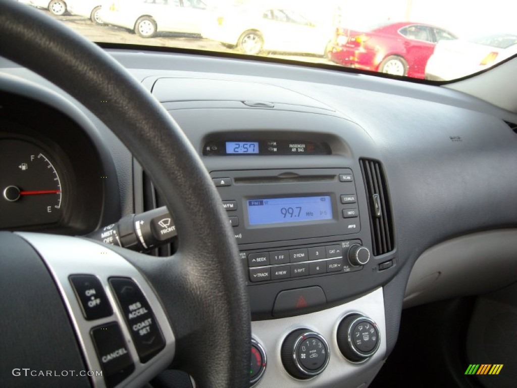 2009 Elantra SE Sedan - Quicksilver / Gray photo #17