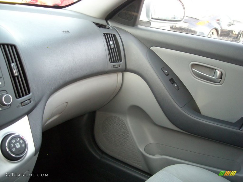 2009 Elantra SE Sedan - Quicksilver / Gray photo #20
