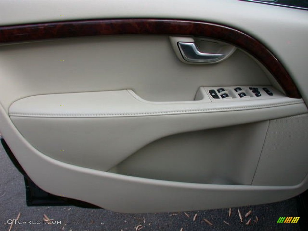 2010 Volvo S80 T6 AWD Sandstone Door Panel Photo #74289913
