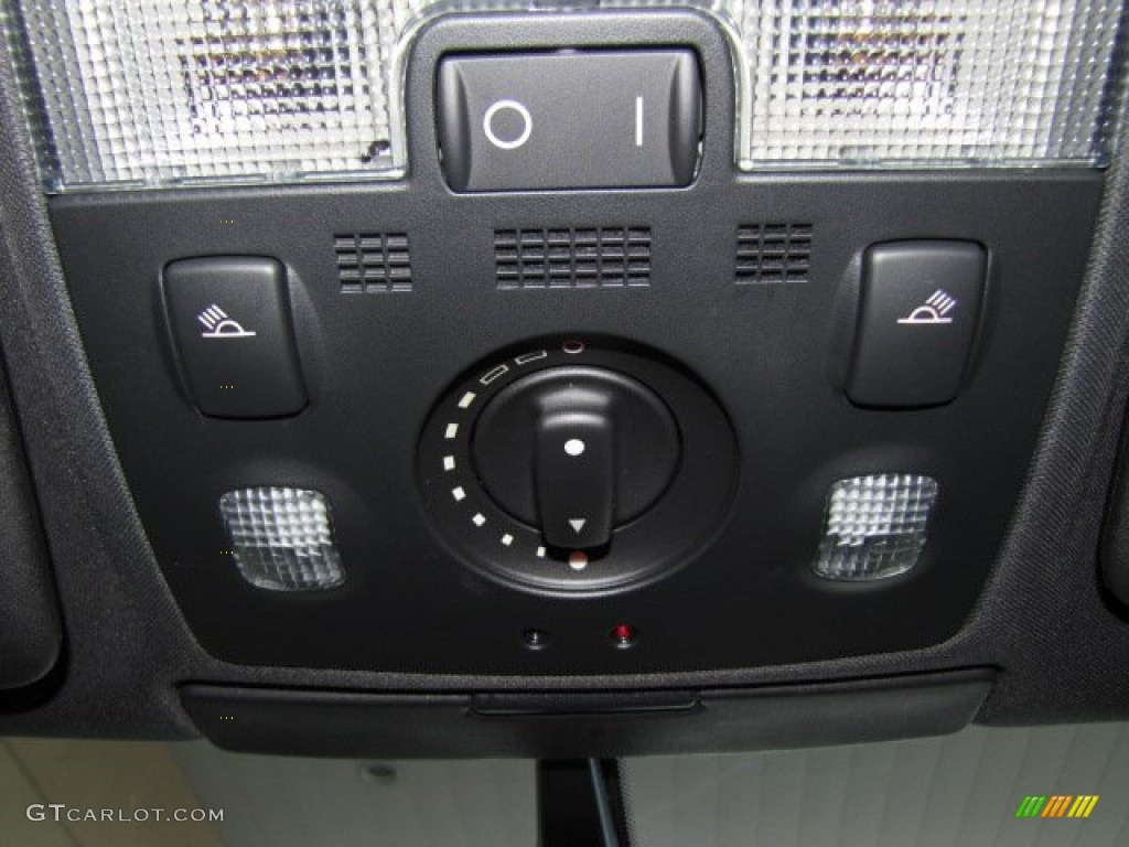 2006 Audi S4 4.2 quattro Sedan Controls Photo #74291776