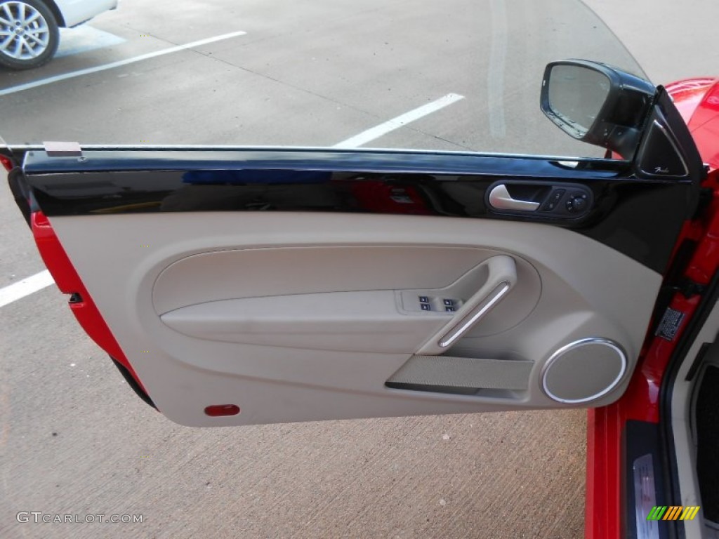 2013 Volkswagen Beetle Turbo Convertible Beige Door Panel Photo #74298206