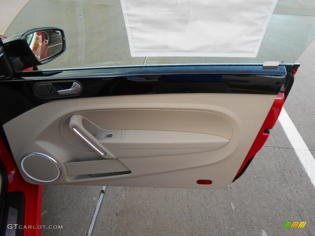 2013 Volkswagen Beetle Turbo Convertible Beige Door Panel Photo #74298256