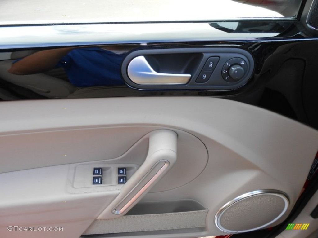 2013 Volkswagen Beetle Turbo Convertible Beige Door Panel Photo #74298439