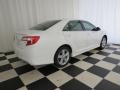 Super White - Camry SE Photo No. 17