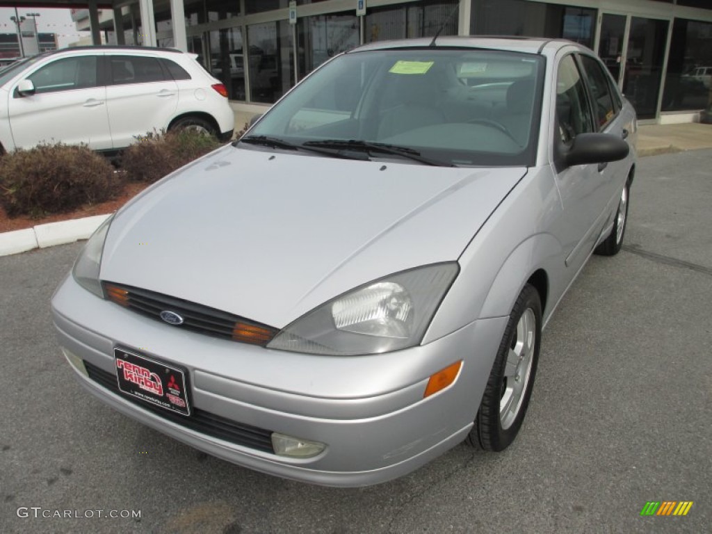 2003 Focus ZTS Sedan - CD Silver Metallic / Medium Graphite photo #2