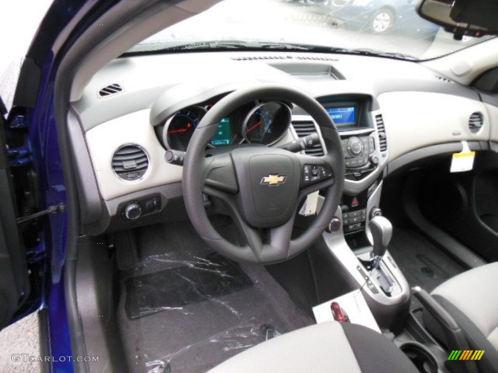2013 Cruze LS - Blue Topaz Metallic / Jet Black/Medium Titanium photo #10