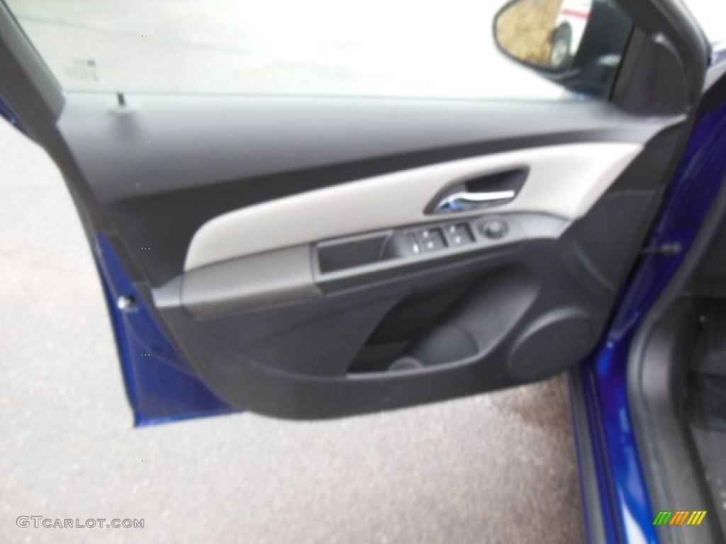2013 Cruze LS - Blue Topaz Metallic / Jet Black/Medium Titanium photo #12