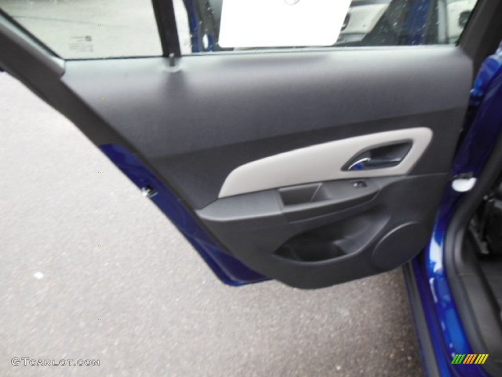 2013 Cruze LS - Blue Topaz Metallic / Jet Black/Medium Titanium photo #14