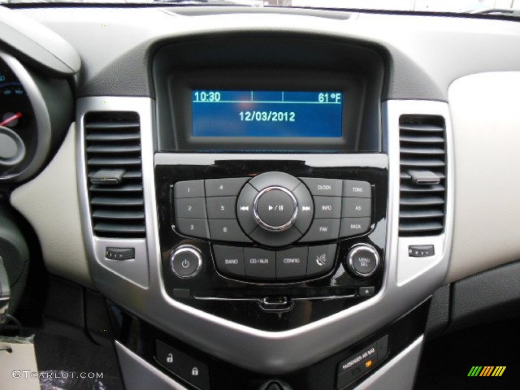 2013 Cruze LS - Blue Topaz Metallic / Jet Black/Medium Titanium photo #16