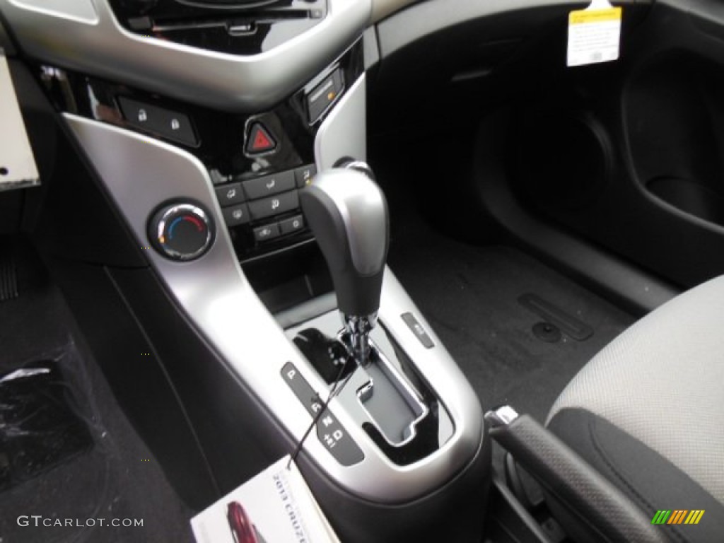 2013 Cruze LS - Blue Topaz Metallic / Jet Black/Medium Titanium photo #17