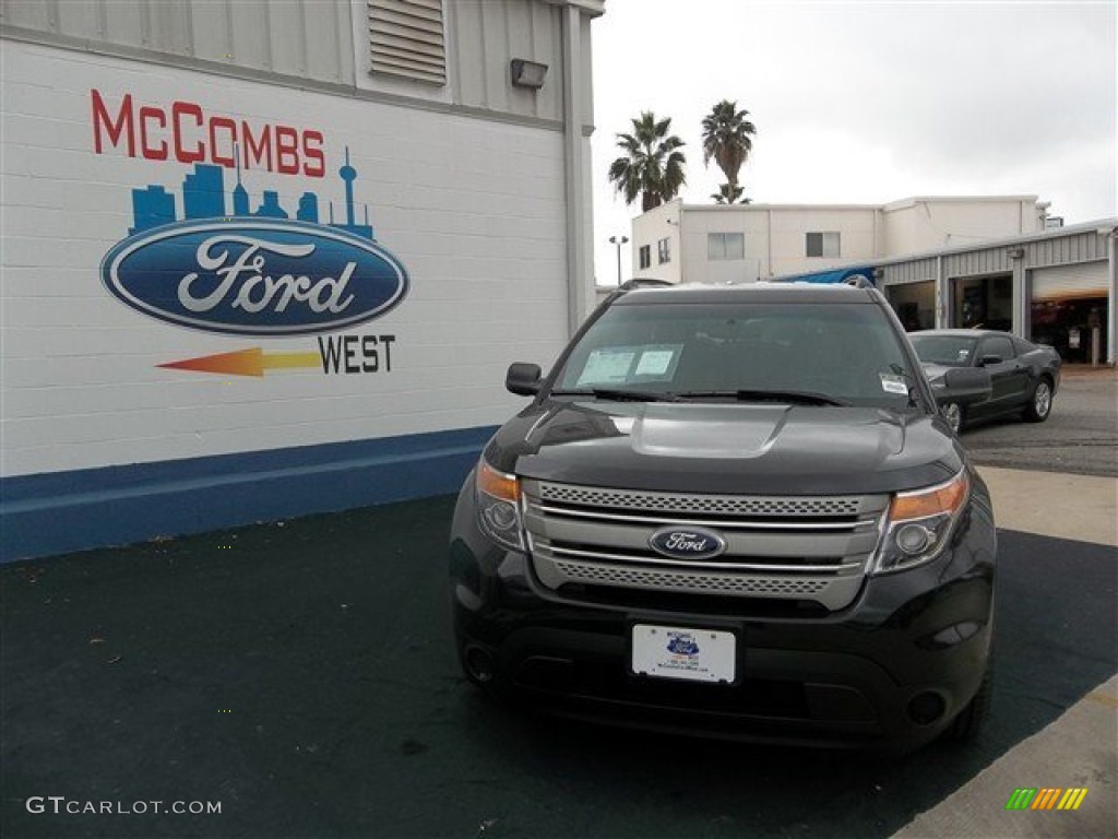 2013 Explorer FWD - Tuxedo Black Metallic / Medium Light Stone photo #1