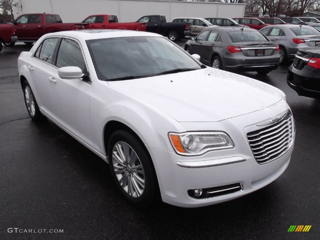 Ivory Tri-Coat Pearl Chrysler 300