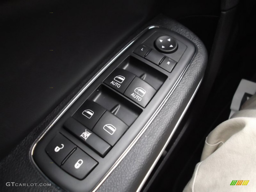 2013 Chrysler 300 AWD Controls Photo #74312651
