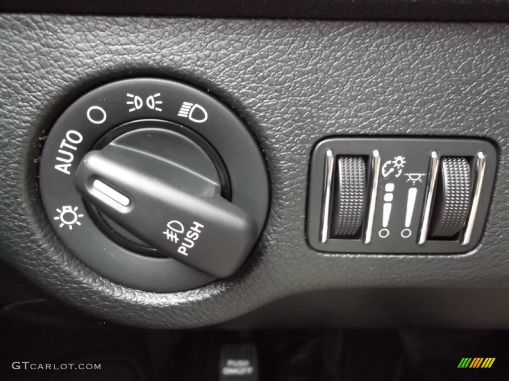 2013 Chrysler 300 AWD Controls Photo #74312677