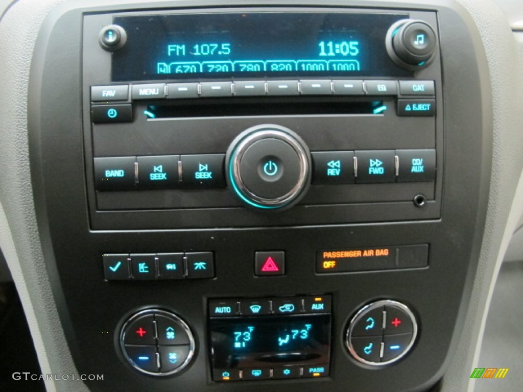 2008 Buick Enclave CXL AWD Controls Photo #74312912