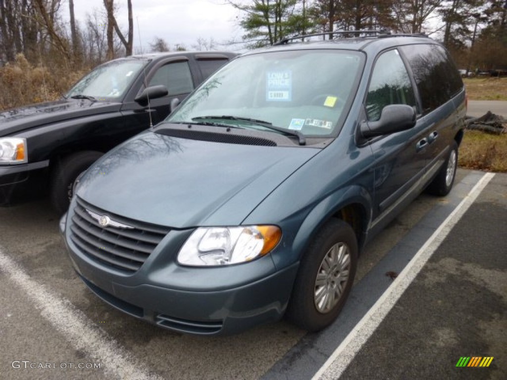 Magnesium Pearl 2005 Chrysler Town & Country LX Exterior Photo #74318075