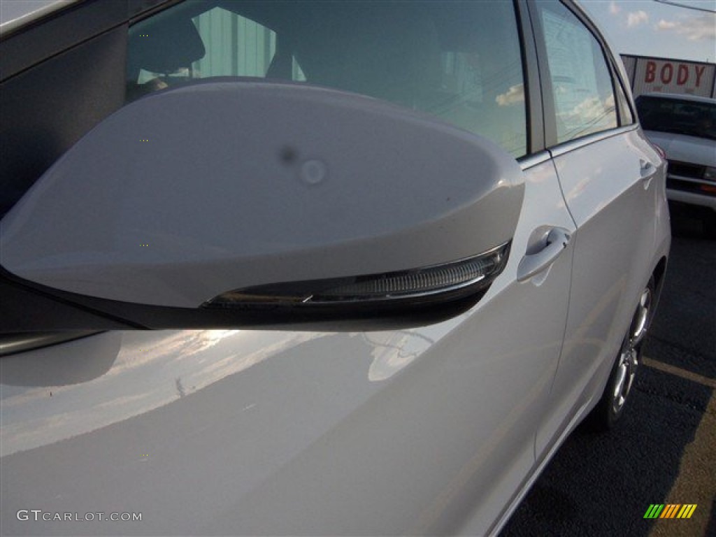 2013 Elantra GT - Monaco White / Beige photo #4