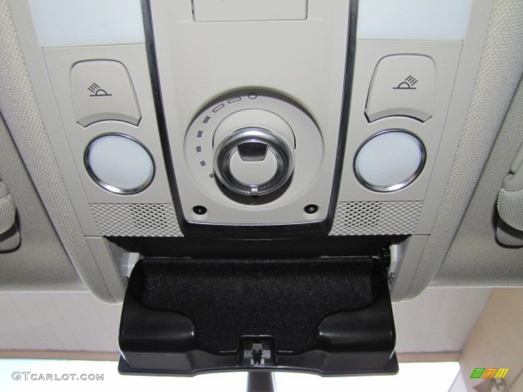 2010 Audi Q7 3.0 TDI quattro Controls Photo #74322448