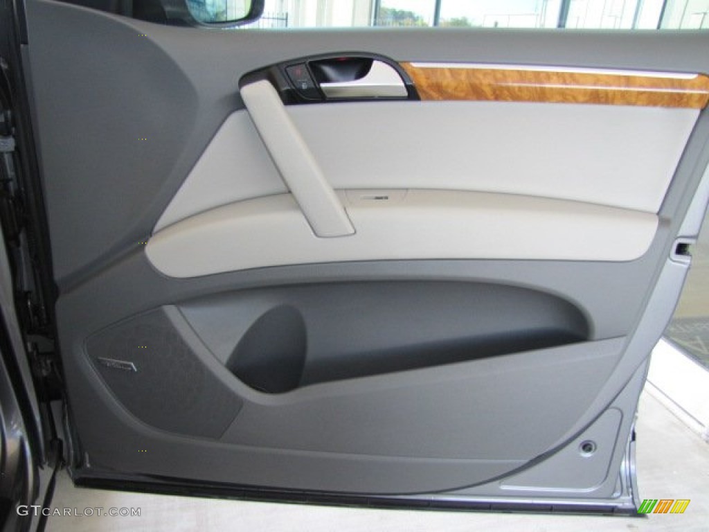 2010 Audi Q7 3.0 TDI quattro Door Panel Photos