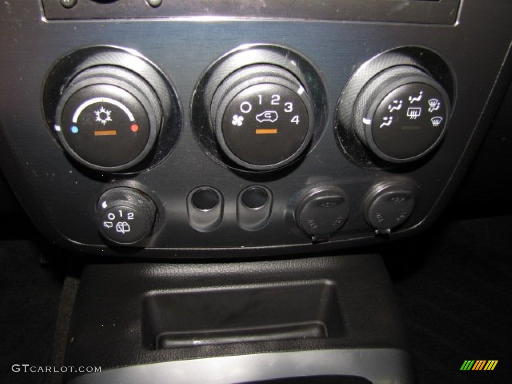 2009 Hummer H3 Standard H3 Model Controls Photo #74323154