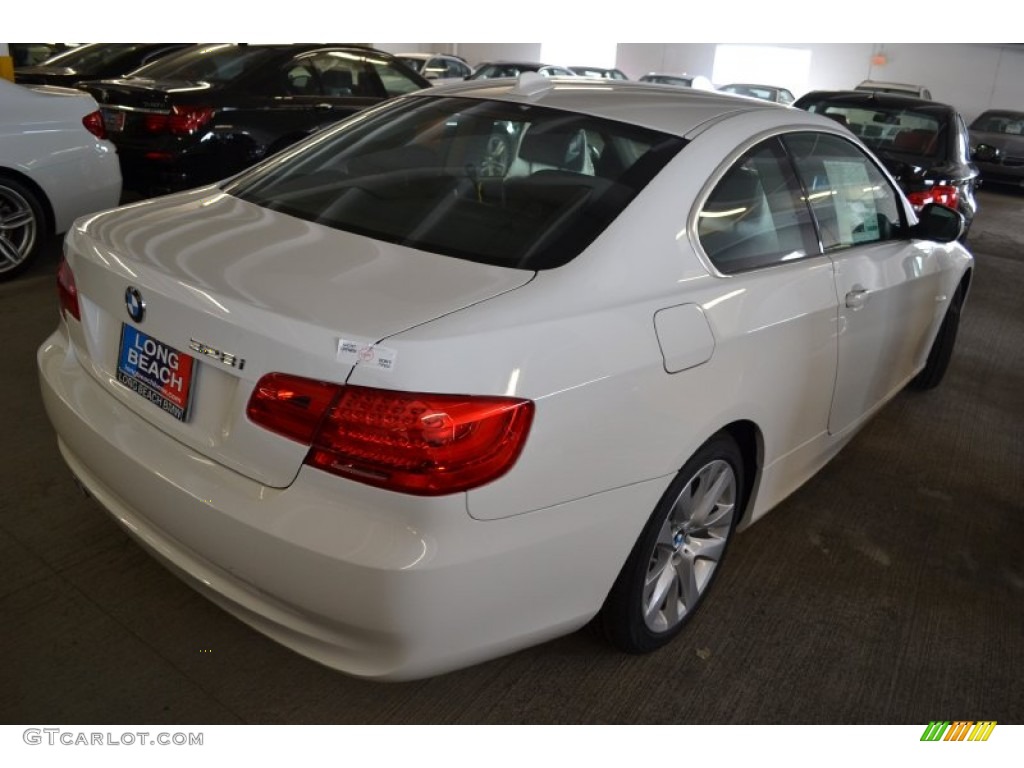 2013 3 Series 328i Coupe - Alpine White / Black photo #4
