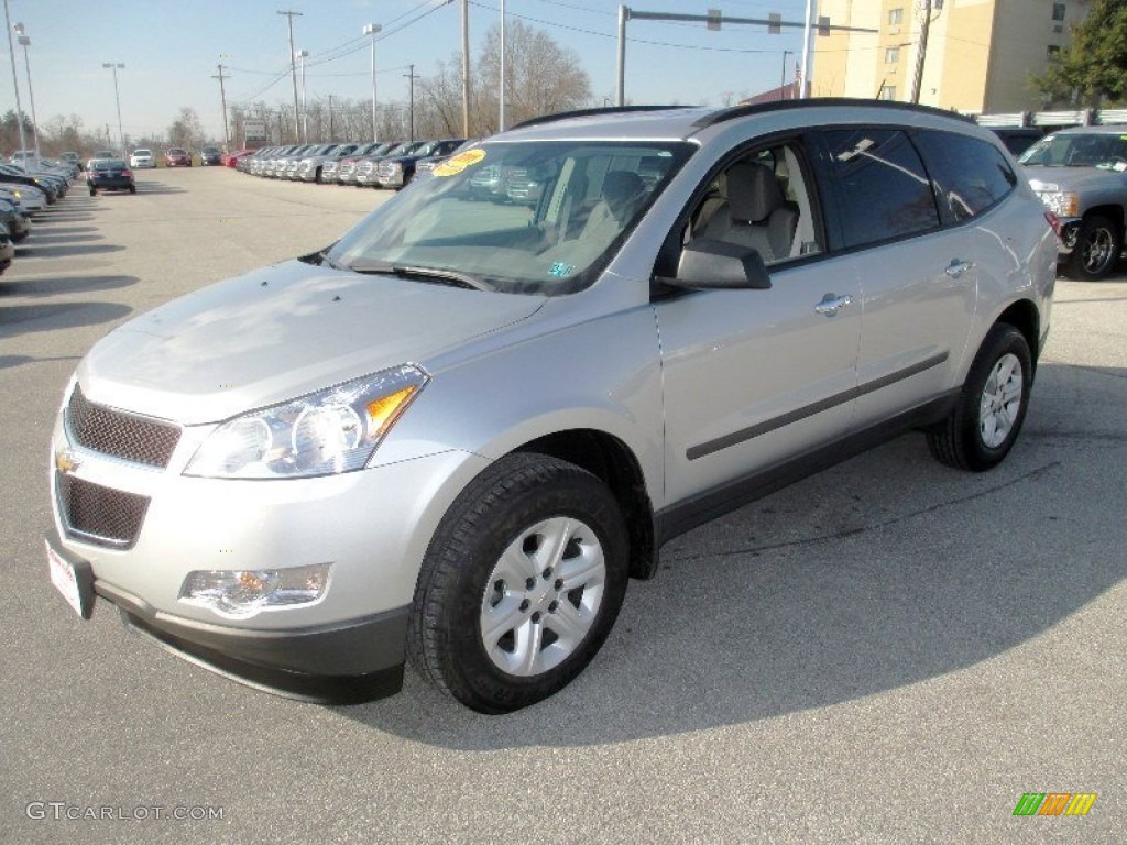 2011 Traverse LS - Silver Ice Metallic / Dark Gray/Light Gray photo #10