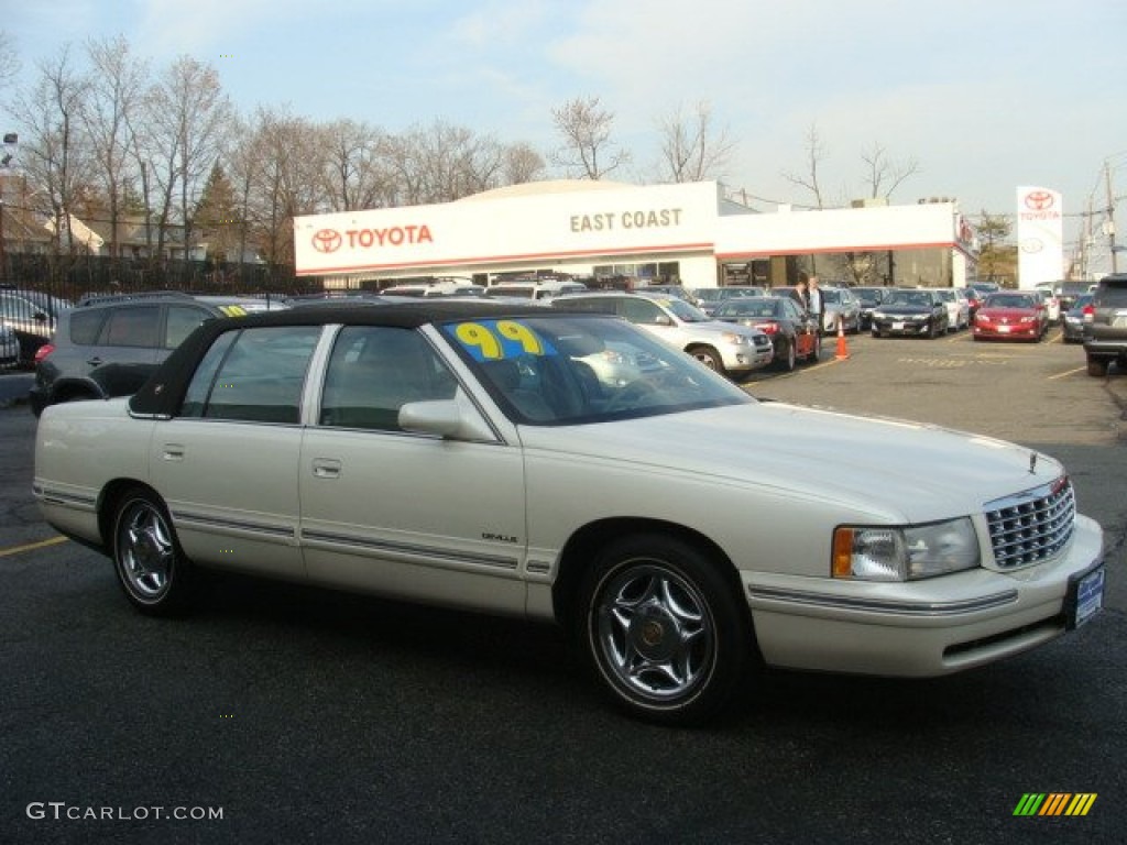 1999 DeVille Sedan - White Diamond / Neutral Shale photo #1