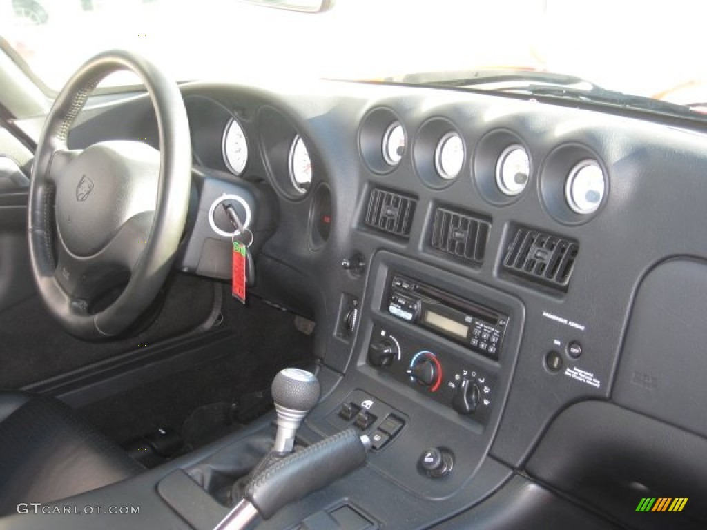 2000 Dodge Viper GTS Controls Photo #74334507